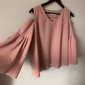 🍃 Cold Shoulder Top 🍃 Host Pick 🌻